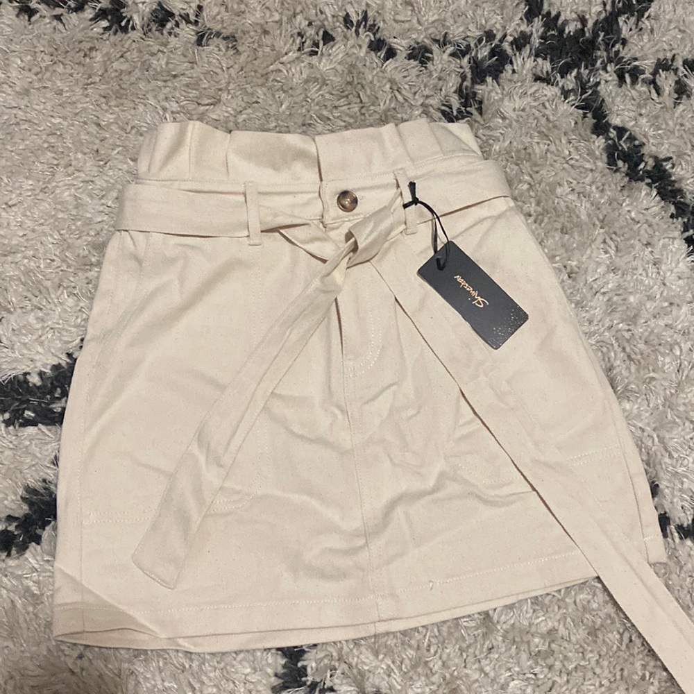 🎉NWT Nude SKIRT!